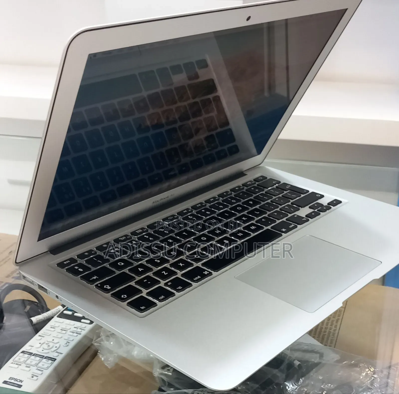New Laptop Apple MacBook Air 2012 4GB Intel Core i5 SSD 128GB