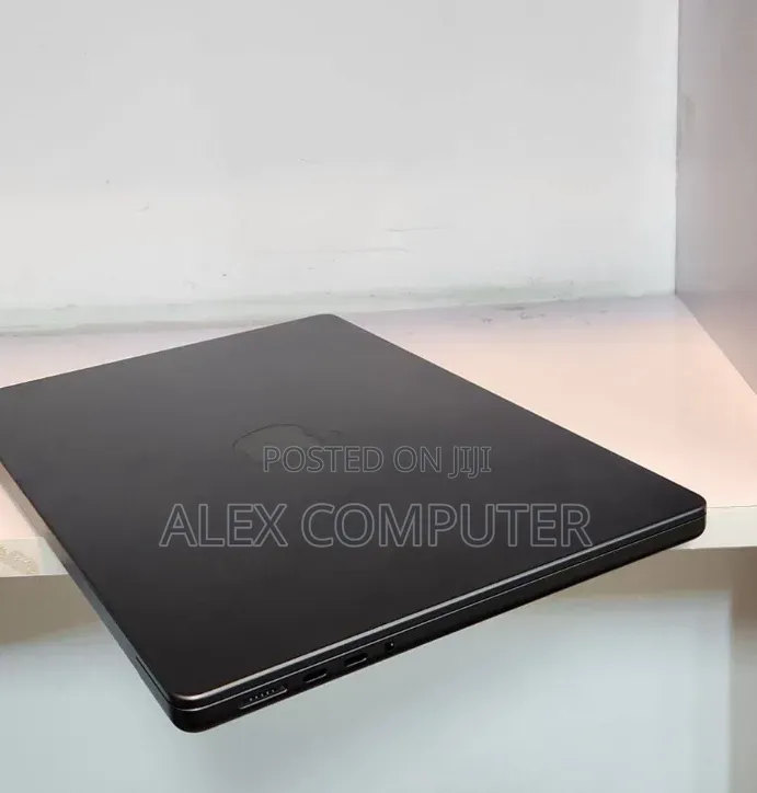 New Laptop Apple MacBook Pro 2025 M5 16GB Apple M5 SSD 512GB