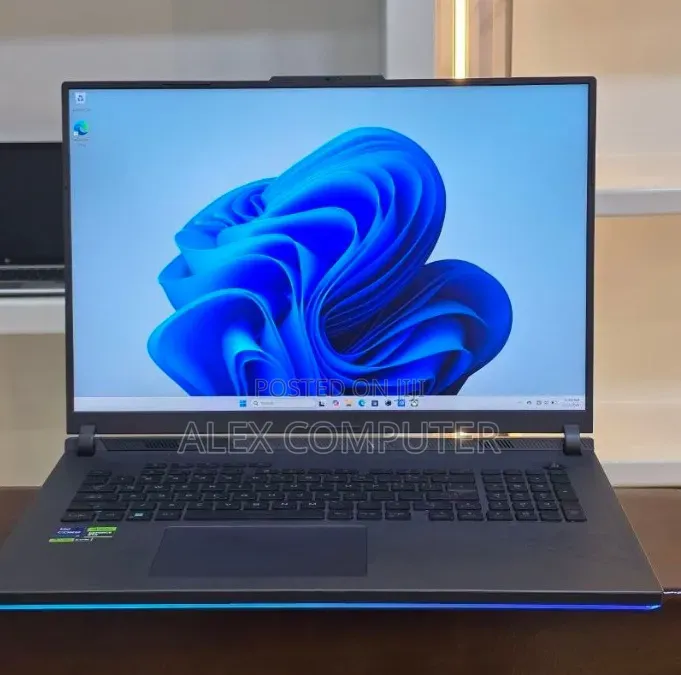 New Laptop Asus ROG Strix G18 16GB Intel Core i9 SSD 1T