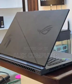 New Laptop Asus ROG Strix G18 16GB Intel Core i9 SSD 1T