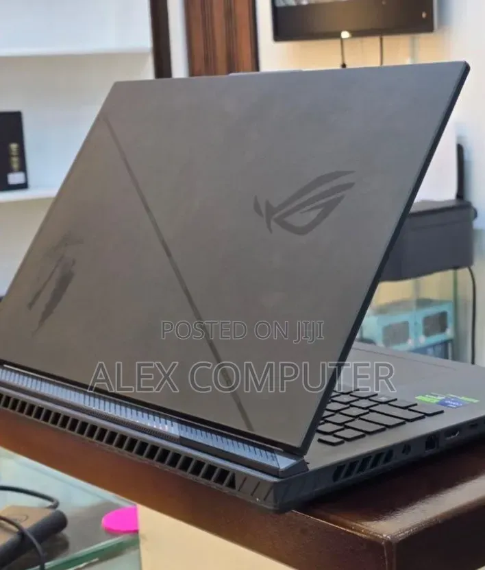 New Laptop Asus ROG Strix G18 16GB Intel Core i9 SSD 1T