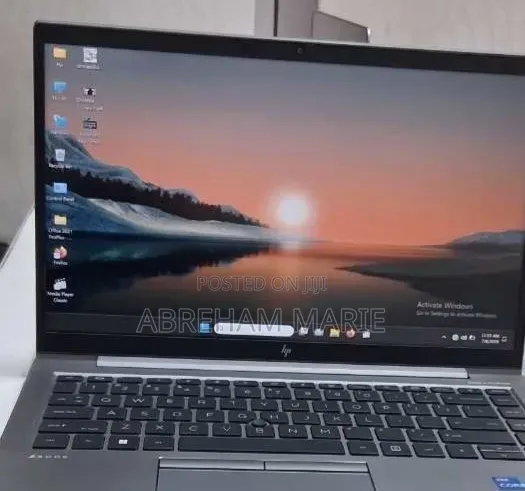 New Laptop HP ZBook Firefly G8 16GB Intel Core i7 SSD 512GB