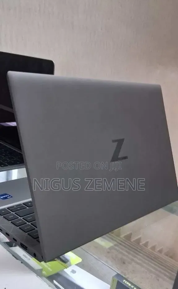 New Laptop HP ZBook Firefly G8 16GB Intel Core i7 SSD 512GB