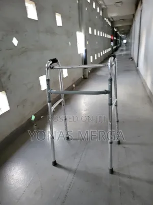 Height-Adjustable Walker韋∞Spring-Pin Locks Allow Users to Customize