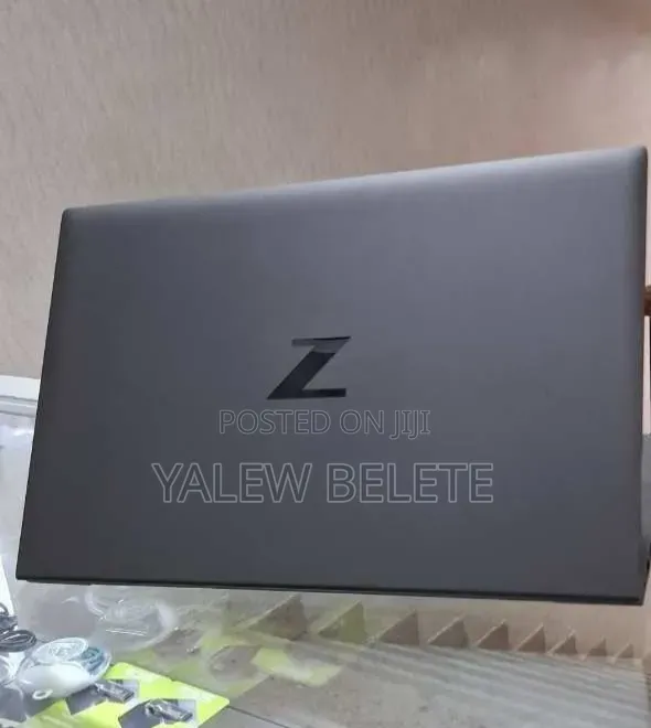 New Laptop HP ZBook Firefly G8 16GB Intel Core i7 SSD 512GB