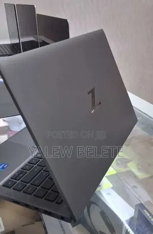 New Laptop HP ZBook Firefly G8 16GB Intel Core i7 SSD 512GB