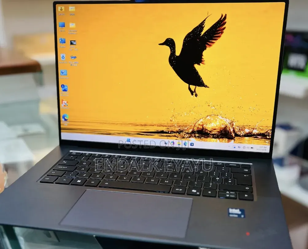 New Laptop Lenovo 32GB Intel Core Ultra 7 SSD 1T