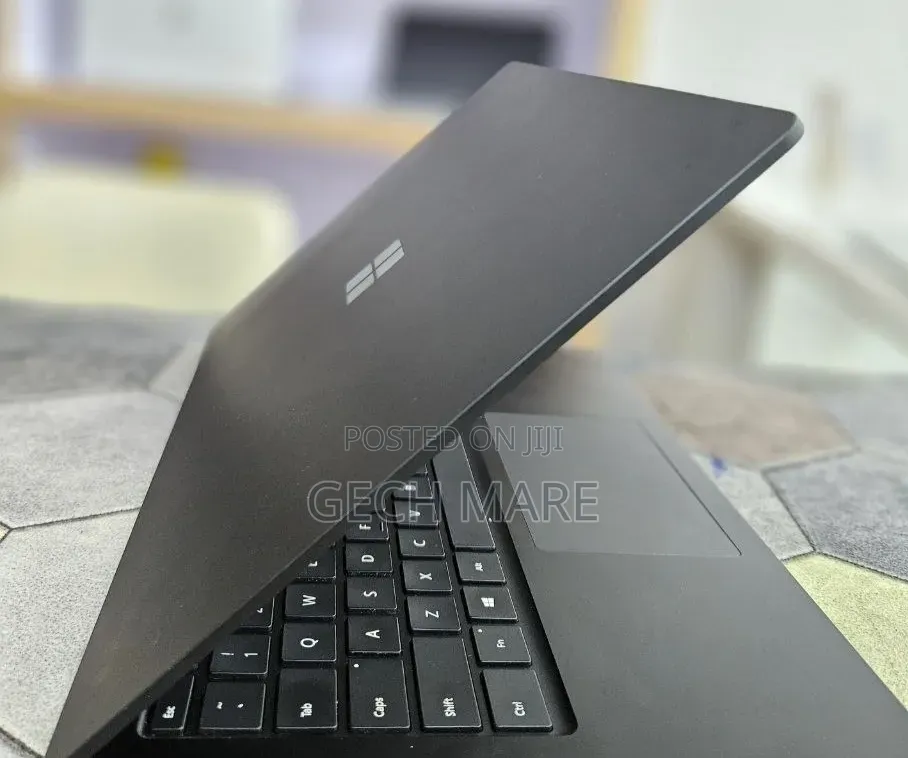 New Laptop Microsoft Surface 16GB Intel Core i7 SSD 512GB