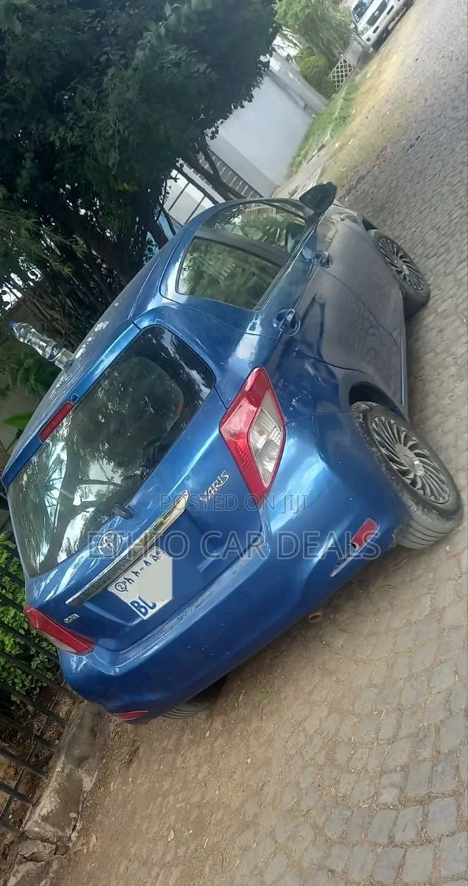 Toyota Yaris 2012 Blue