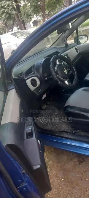Toyota Yaris 2012 Blue