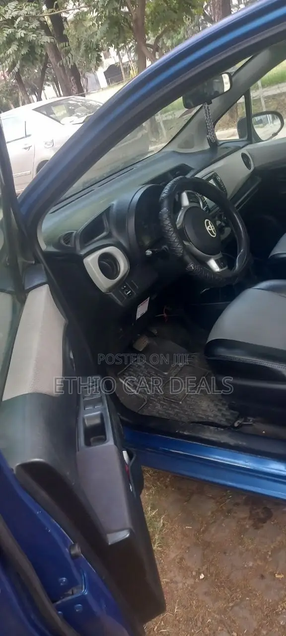 Toyota Yaris 2012 Blue