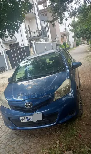 Toyota Yaris 2012 Blue
