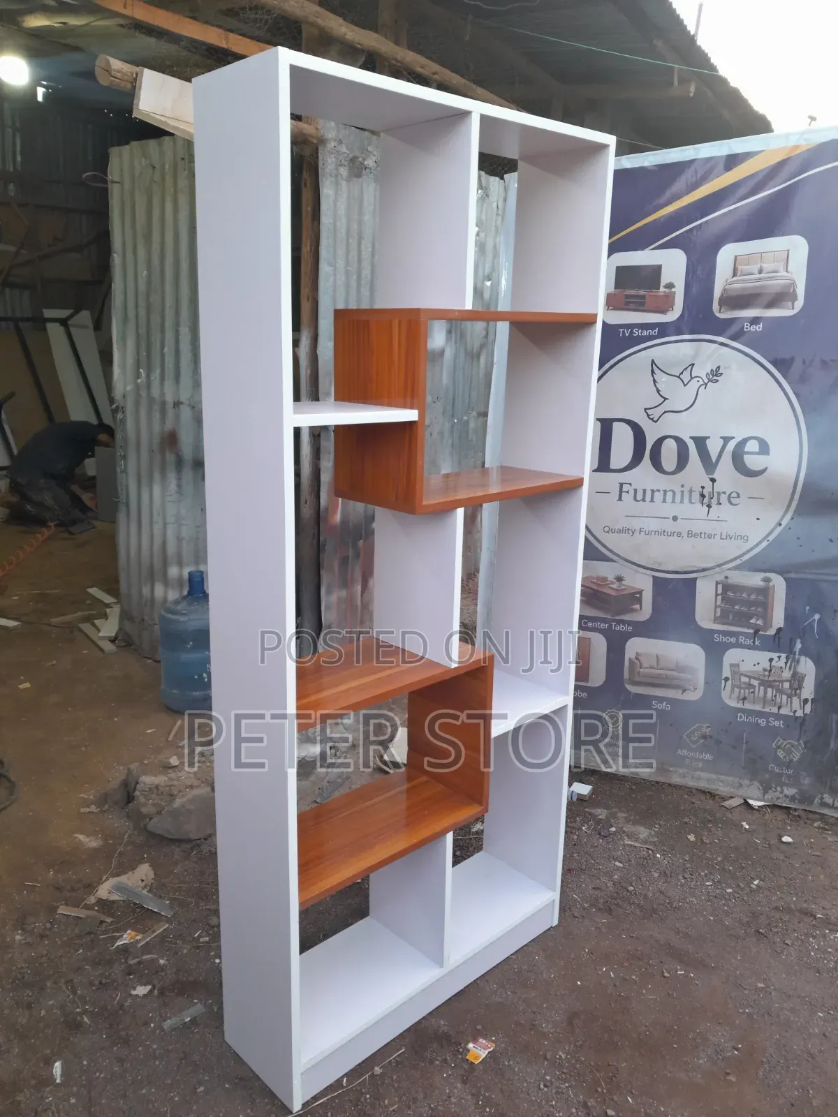 ለ ትንሽ ቦታ የምትሆን Shelf