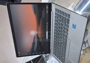 New Laptop HP ZBook Firefly G8 16GB Intel Core i7 SSD 512GB