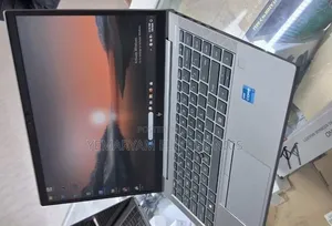 New Laptop HP ZBook Firefly G8 16GB Intel Core i7 SSD 512GB
