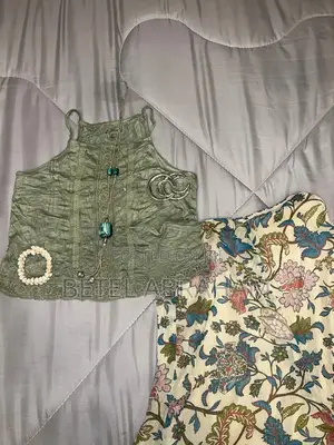 Thrifted Clothes (Bonda)