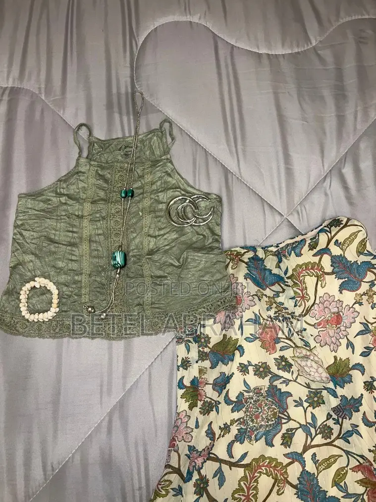 Thrifted Clothes (Bonda)