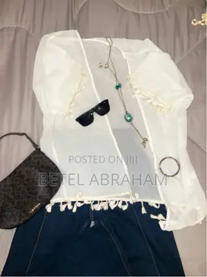 Thrifted Clothes (Bonda)