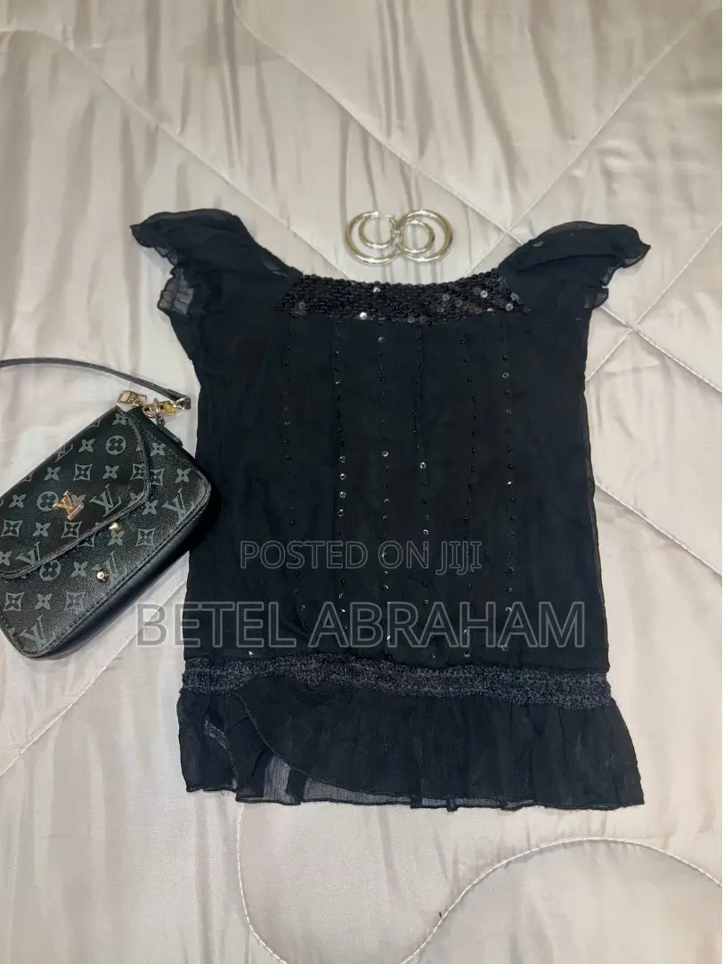 Thrifted Clothes (Bonda)
