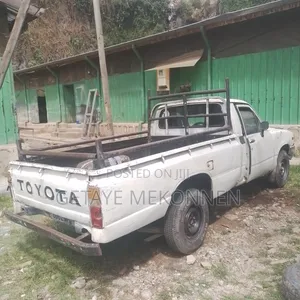 Toyota Land Cruiser 70 1988 White