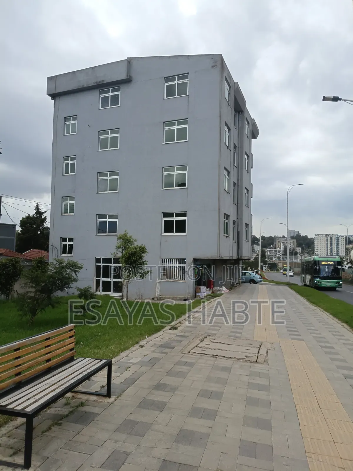 16bdrm Apartment in Yeka for rent