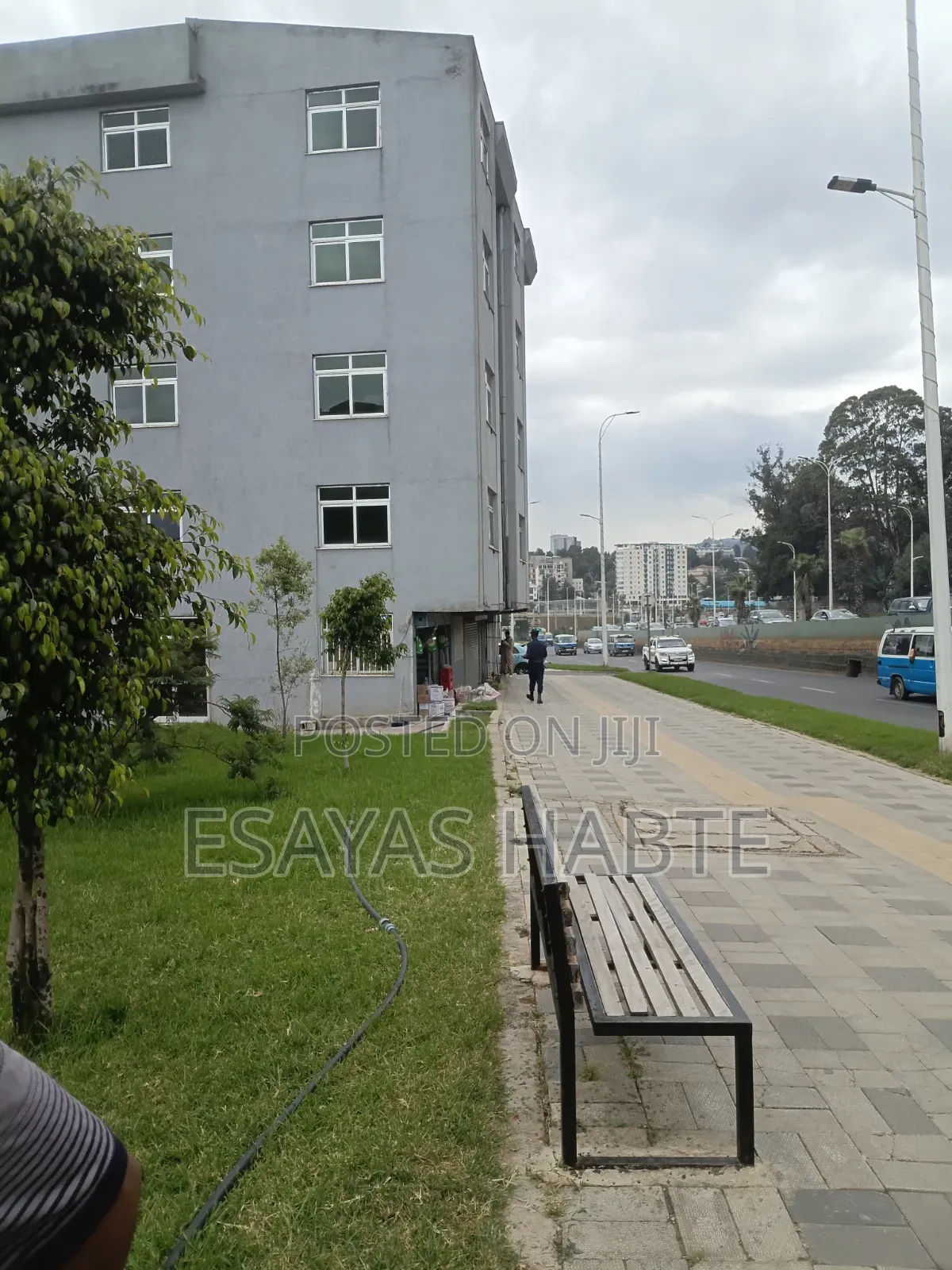 16bdrm Apartment in Yeka for rent