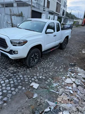 Toyota Tacoma 2018 White