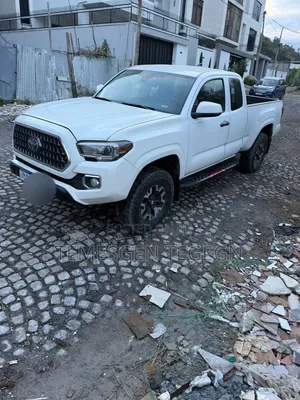 Toyota Tacoma 2018 White