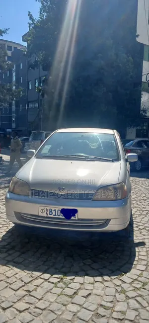 Toyota Platz 2002 Silver