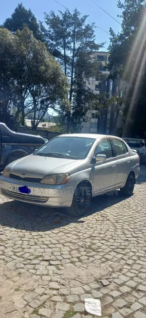 Toyota Platz 2002 Silver