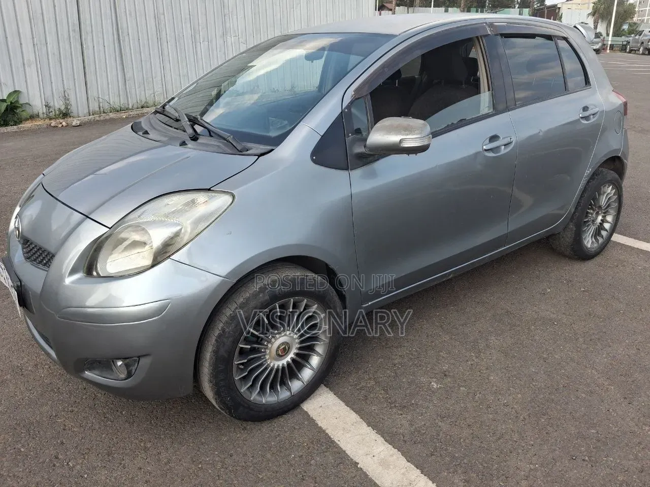 Toyota Yaris 2010 Gray
