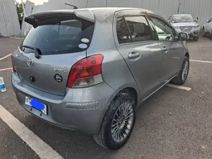 Toyota Yaris 2010 Gray