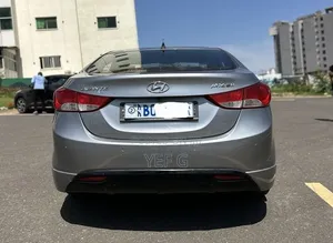 Hyundai Avante 2012