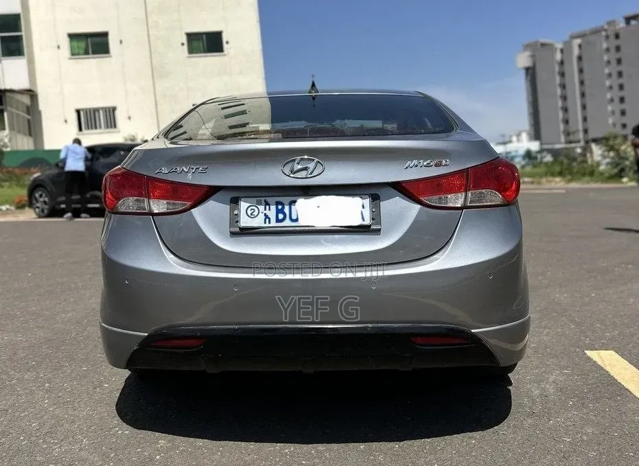 Hyundai Avante 2012