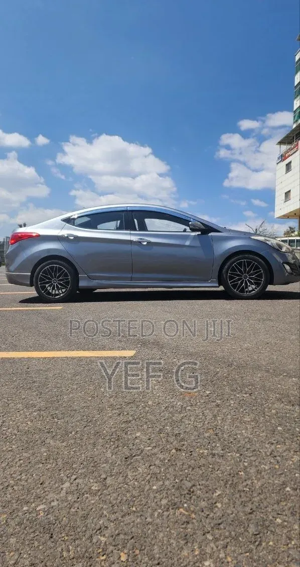 Hyundai Avante 2012