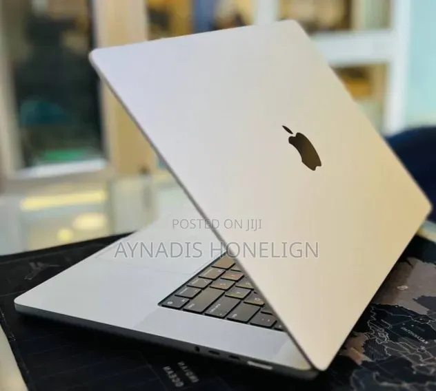 New Laptop Apple MacBook Pro 2021 M1 1GB Apple M1 SSD 32GB