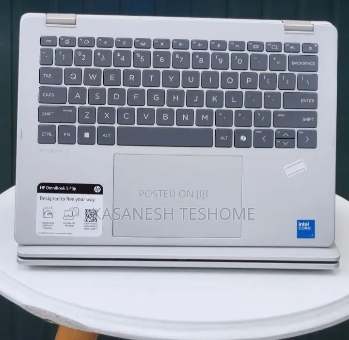 New Laptop HP OmniBook 5 Flip 16GB Intel Core i7 SSD 512GB