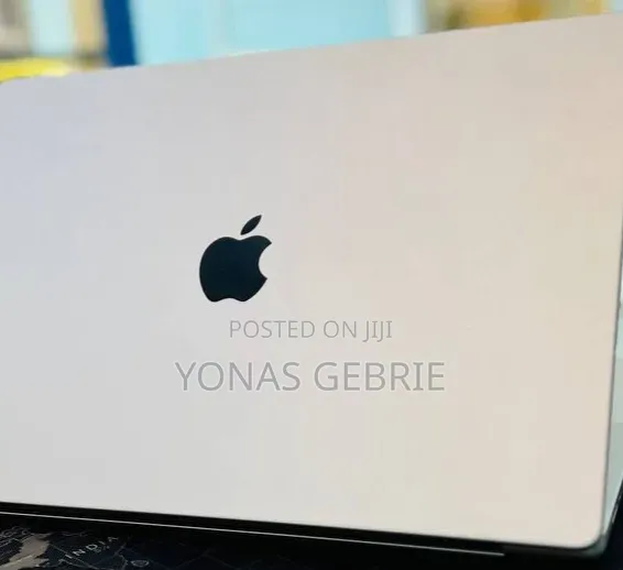 New Laptop Apple MacBook 32GB Apple M1 SSD 1T