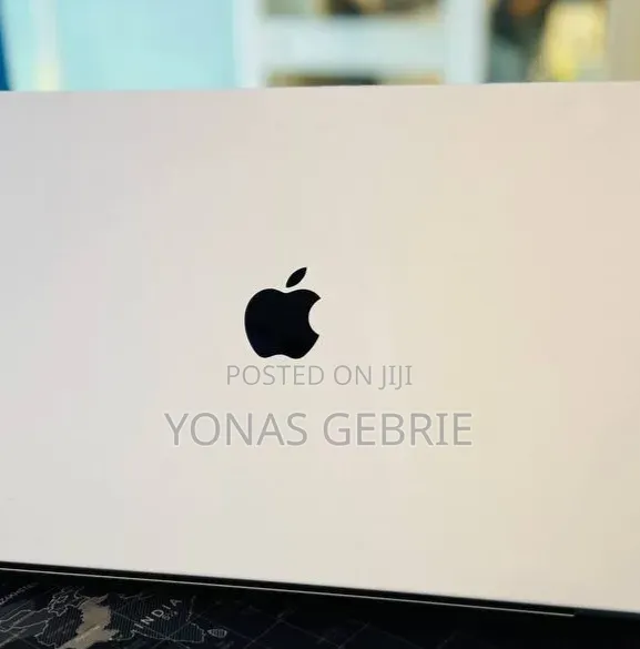 New Laptop Apple MacBook 32GB Apple M1 SSD 1T