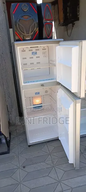 HITACHI 220 L , Fan System Fridge , Used but Like New