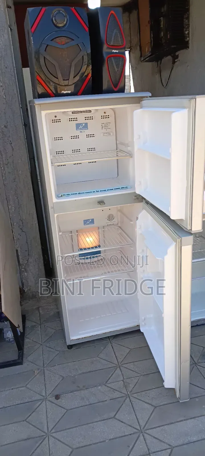 HITACHI 220 L , Fan System Fridge , Used but Like New