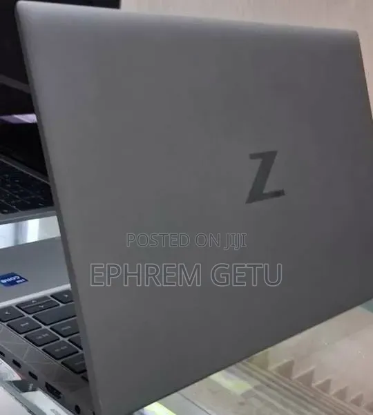 New Laptop HP ZBook Firefly G8 16GB Intel Core i7 SSD 512GB