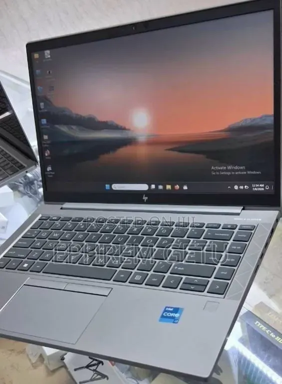 New Laptop HP ZBook Firefly G8 16GB Intel Core i7 SSD 512GB