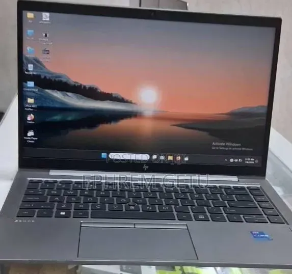 New Laptop HP ZBook Firefly G8 16GB Intel Core i7 SSD 512GB