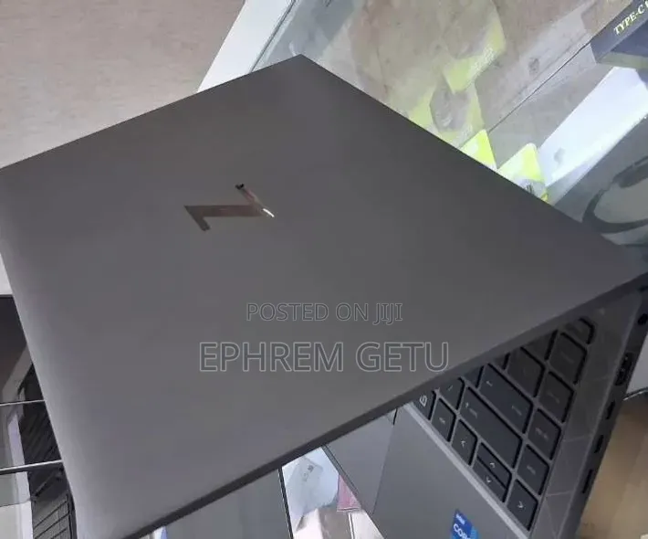 New Laptop HP ZBook Firefly G8 16GB Intel Core i7 SSD 512GB