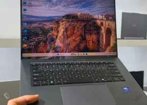 New Laptop Lenovo ThinkPad Yoga 32GB Intel Core Ultra 7 SSD 1T