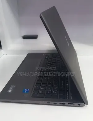 New Laptop HP ZBook Firefly G8 16GB Intel Core i7 SSD 512GB