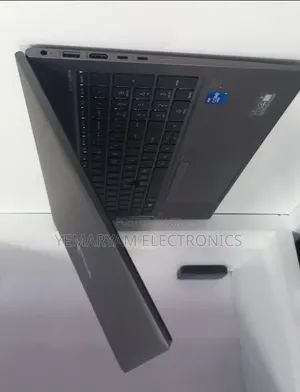 New Laptop HP ZBook Firefly G8 16GB Intel Core i7 SSD 512GB