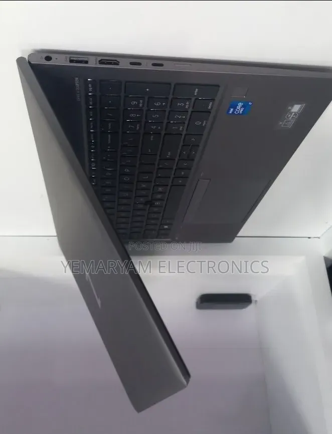 New Laptop HP ZBook Firefly G8 16GB Intel Core i7 SSD 512GB