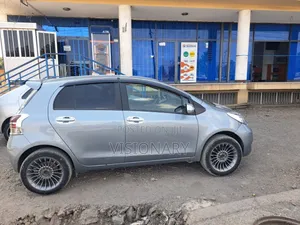 Toyota Yaris 2010 Silver